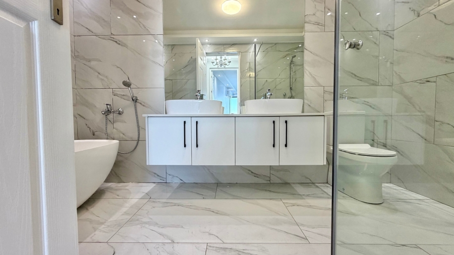 5 Bedroom Property for Sale in Dennegeur Western Cape
